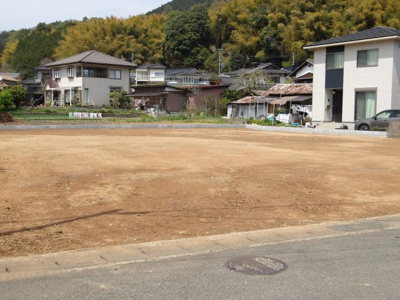 【前面道路含む現地写真】 | 引土　全２区画