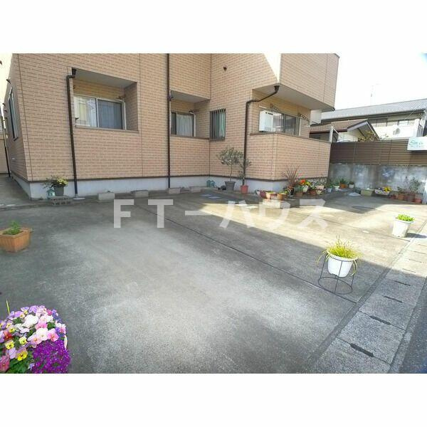 サンクレールの駐車場