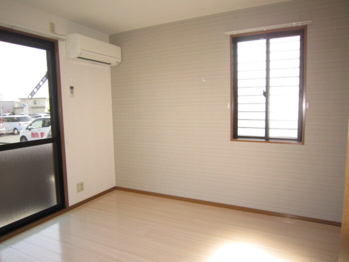 メゾンプレミールA棟の居間・リビング