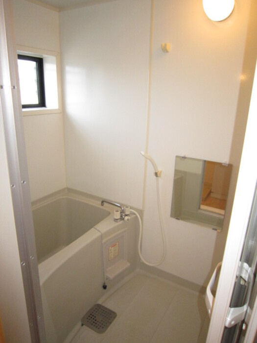 メゾンプレミールA棟の浴室