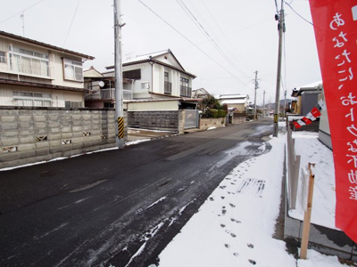 【前面道路含む現地写真】 | Erde　瀬上町４期　１号棟
