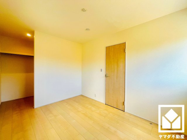 宇治市伊勢田町南遊田　1号棟の洋室