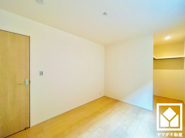 宇治市伊勢田町南遊田　1号棟の洋室