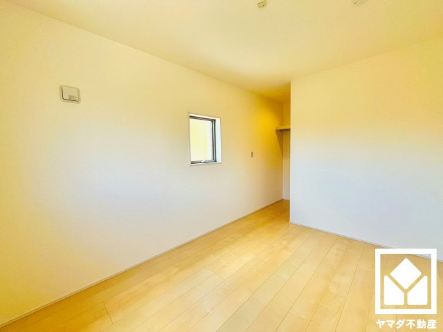 宇治市伊勢田町南遊田　1号棟の洋室