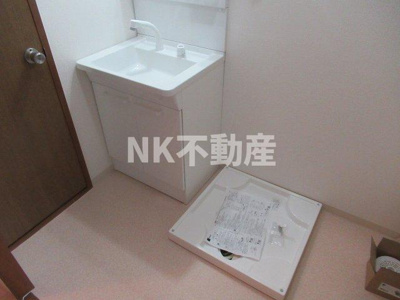 【洗面所】 | コーポフェルメール（高井田賃貸） | 広い洗面スペース