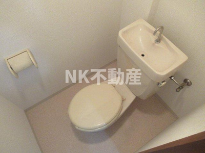 【トイレ】 | コーポフェルメール（高井田賃貸） | シンプルで使いやすいトイレです