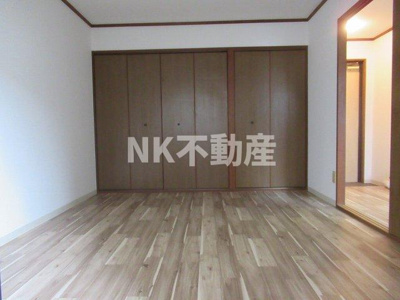 【居間・リビング】 | コーポフェルメール（高井田賃貸） | 洋室です