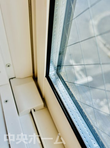 足立区大谷田5丁目新築分譲住宅の内装|【ペアガラス】断熱性・遮熱性・防音性に優れたLow-Eペアガラスを使用しております。