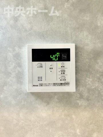 足立区大谷田5丁目新築分譲住宅の発電・温水設備|【給湯リモコン】外での一日を忘れさせてくれるオートバス機能でお好みの湯量・温度に調整された浴槽。