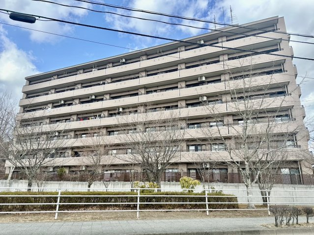 ライオンズヒルズ泉中央の外観