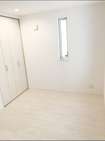 根岸4丁目戸建　F邸の洋室|1階6.25帖洋室。