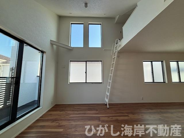 平塚市花水台　新築戸建　全4棟のダイニング|20.8帖　開放感のある吹抜のLDK