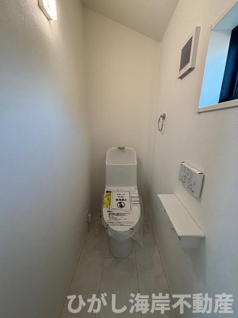 平塚市花水台　新築戸建　全4棟のトイレ|洗浄機能付きお手洗い