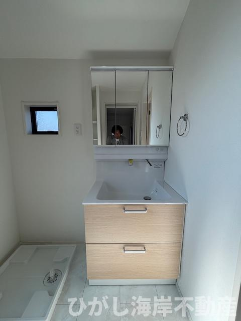 平塚市花水台　新築戸建　全4棟の独立洗面台|脱衣スペース