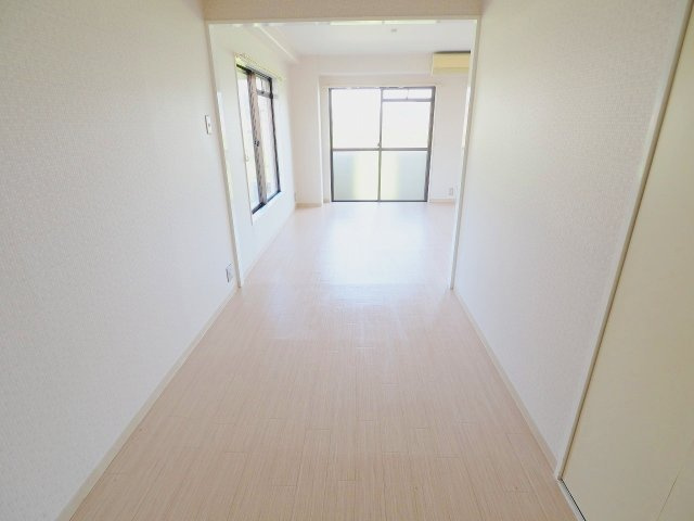 スカイシティ5番館の居間・リビング