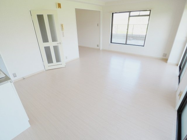 スカイシティ5番館の居間・リビング