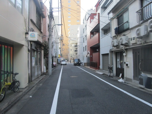 新宿区早稲田鶴巻町のビルの周辺
