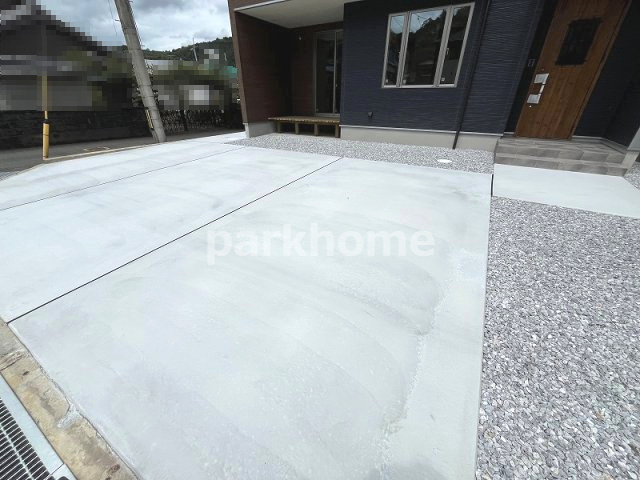 吾川郡いの町枝川　新築一戸建ての駐車場