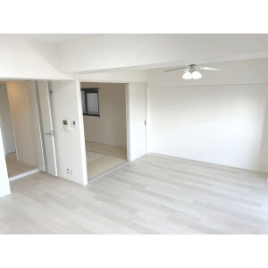 名古屋市北区西味鋺３丁目の賃貸マンションの居間・リビング