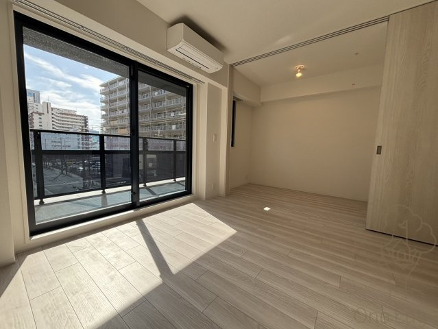 コンフォリア新大阪宮原Qの居間・リビング