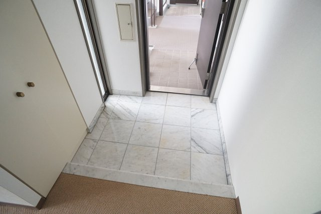 ラ・ビスタ宝塚サウステラス二番館の玄関