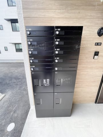 T-Regno野伏間のエントランス|宅配BOX付きで不在時の荷物の受け取りに便利です☆