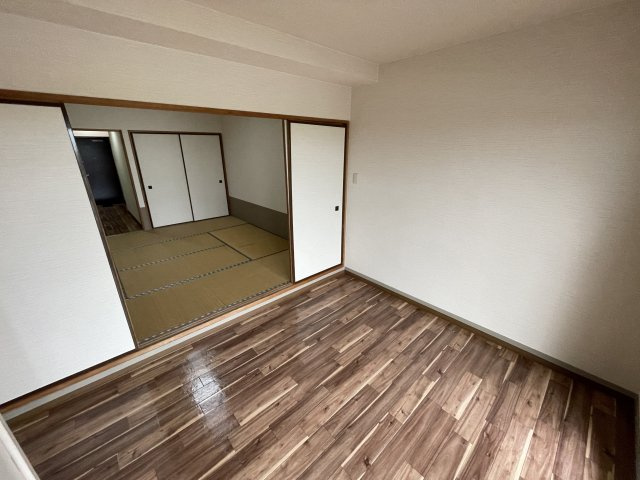 フラワーパレス白子の洋室