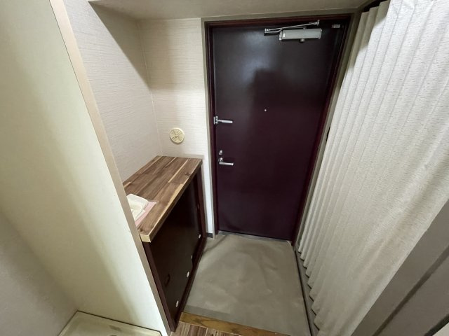 フラワーパレス白子の玄関