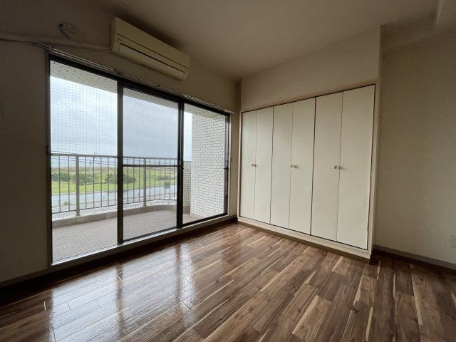 フラワーパレス白子の洋室