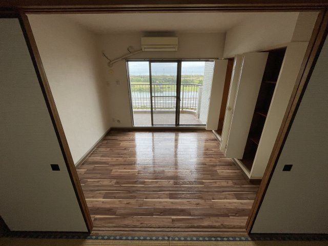 フラワーパレス白子の洋室