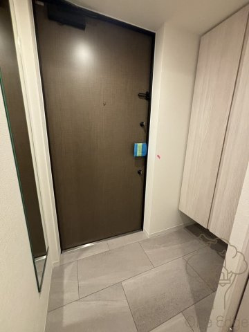 コンフォリア新大阪宮原Qの玄関