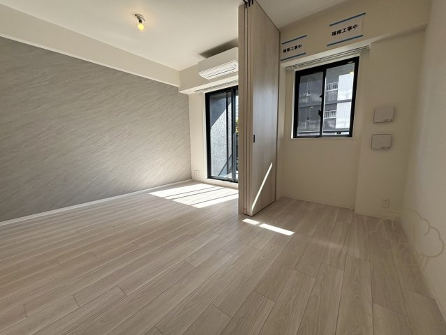 コンフォリア新大阪宮原Qの寝室
