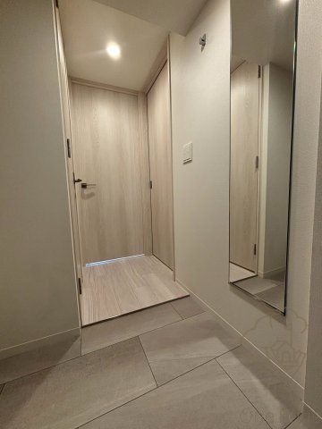 コンフォリア新大阪宮原Qの玄関