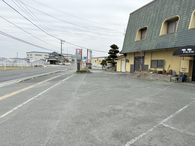 蒲原店舗の駐車場