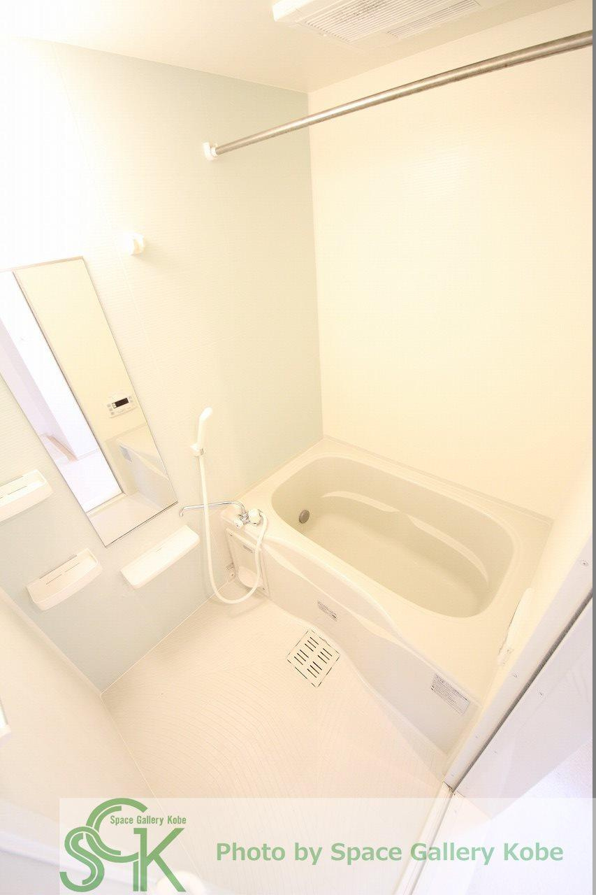 ソレイユ玉津の浴室|※同物件の別のお部屋の写真です※