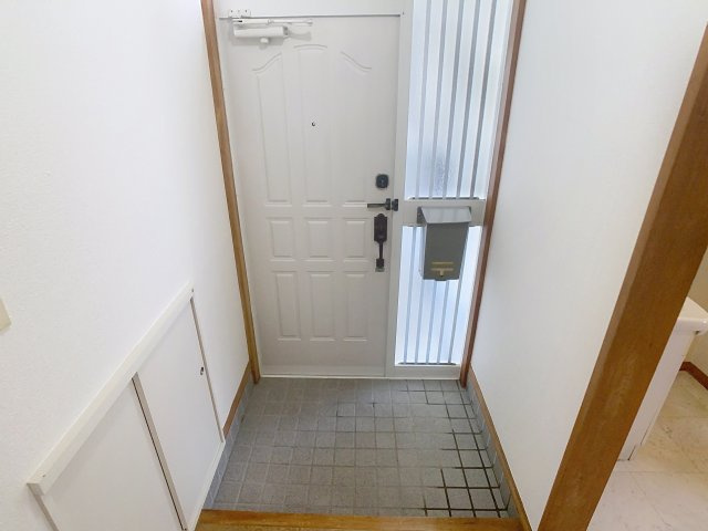 ハイツマロニエ2番館の玄関