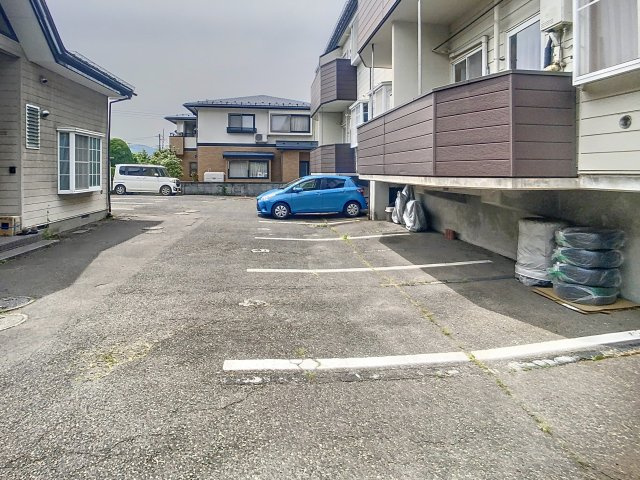 ハイツマロニエ2番館の駐車場