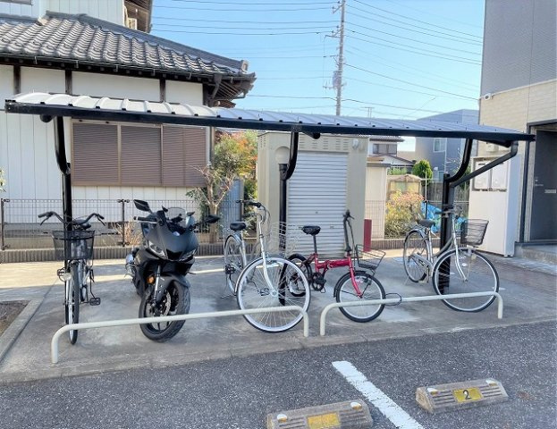 レオパレスフォレのその他|屋根付き駐輪場