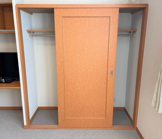 レオパレスサザンウッドの内装|2階収納