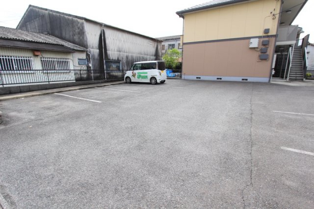 エクセーラ楠の駐車場