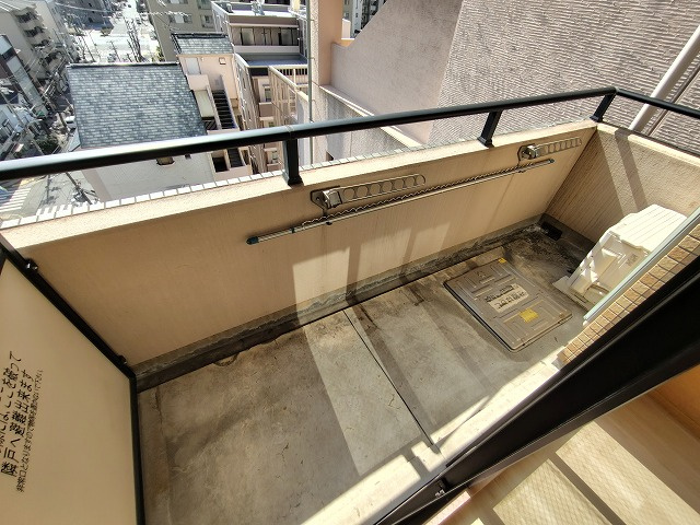神戸市兵庫区新開地４丁目の賃貸マンションのバルコニー