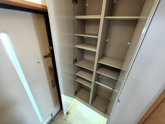 神戸市兵庫区新開地４丁目の賃貸マンションの玄関