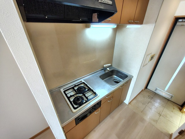 神戸市兵庫区新開地４丁目の賃貸マンションのキッチン|システムキッチン（ガス２口）