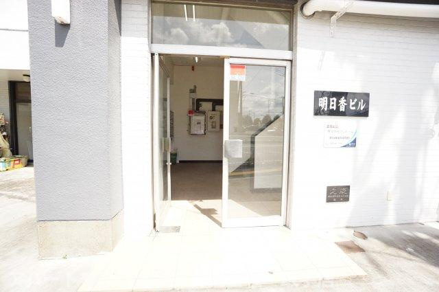 明日香ビルのエントランス