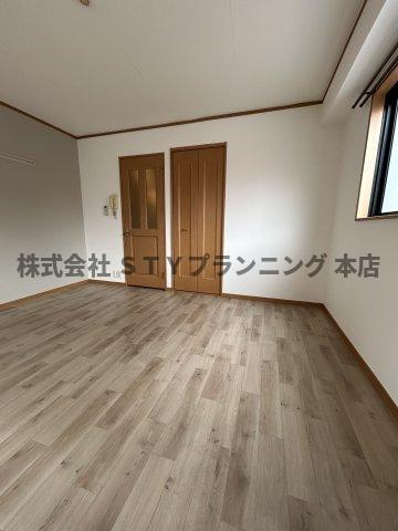 仲介手数料０円！レジデンス千代田の居間・リビング