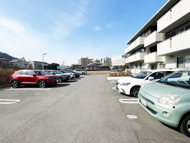 コモドの駐車場