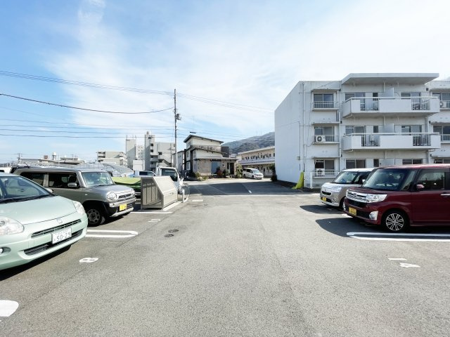 コモドの駐車場
