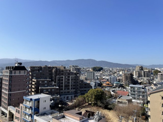 【展望】 | 前方に遮るものがない最上階からの見晴らしは抜群です！バルコニーからは大きな青空の眺めが最高です♪