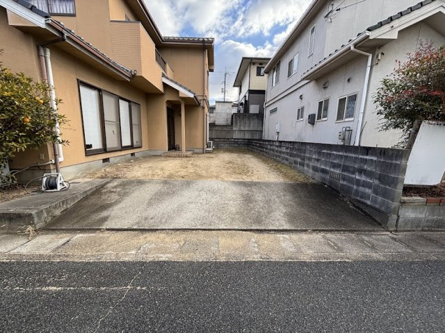児島稗田町戸建の駐車場