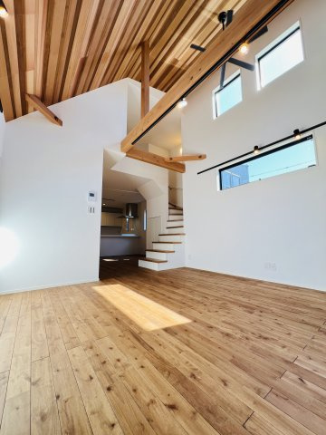 茅ヶ崎市南湖4丁目B棟　トラストヴィラ～プレミアムシリーズの居間・リビング|A号棟との間取りの違いを感じていただけますか？＾＾